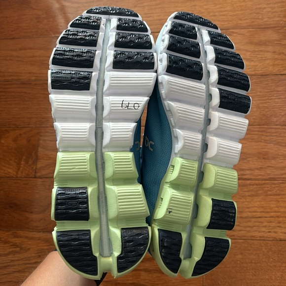 On Women’s Cloudflow Niagara/Meadow - Picture 3 of 4